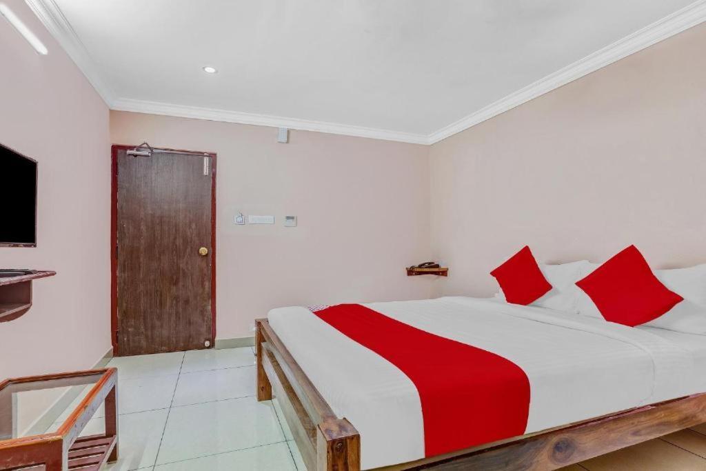 Pn Samy Inn بونديتْشيري المظهر الخارجي الصورة